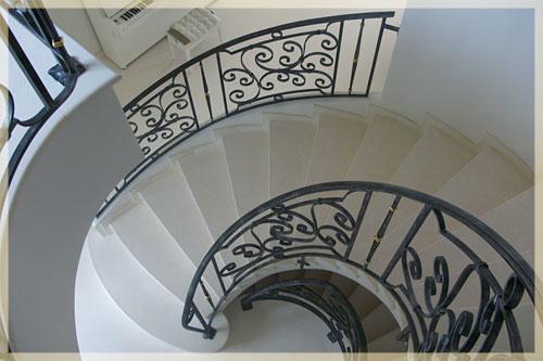 Rampe escalier fer forgé motif bourgeois